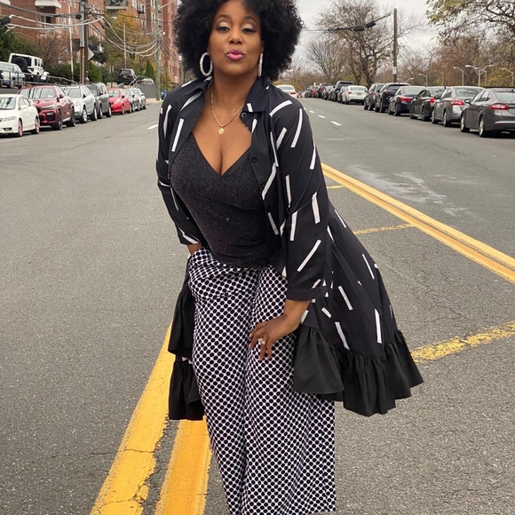 Used twice blk & wht hi-lo asymmetrical long sleeve dress - Picture 10 of 12